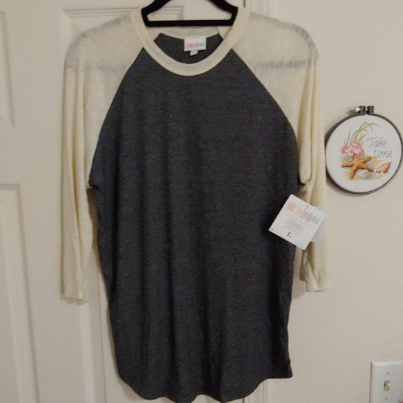 LuLaRoe Tops - LuLaRoe Randy Shirt